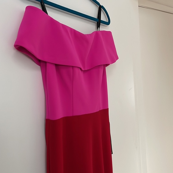 Full two tone gown with slight mermaid tale - Picture 3 of 5